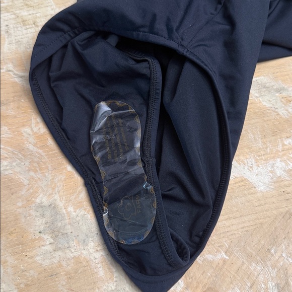 Farm Rio 🌴☀️ Made In Brazil Black Leaf One-piece High Neck Swimsuit - Picture 4 of 7